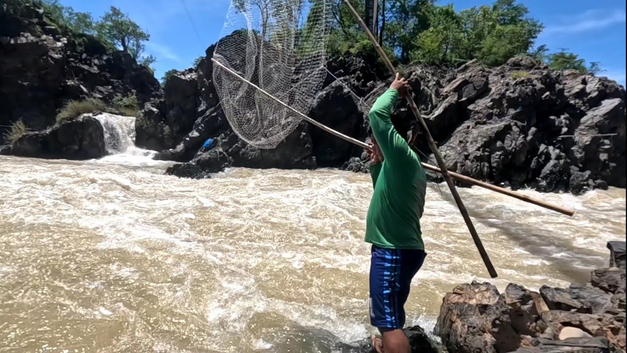 ຕັກສ້ອນໃຕ້ລີ່ຜີ//ต้กส้อนใต้ลี่ผี Dong Una