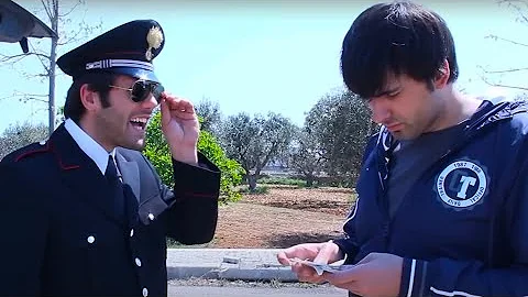 Cosa si deve mostrare al vigile?