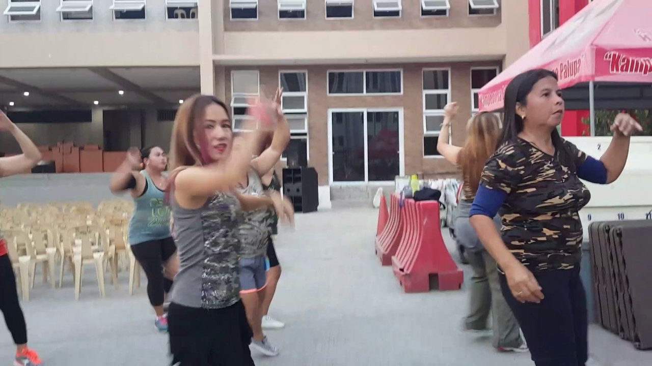 The wonder moms barangay commonwealth.❤️💗💖💞💕. dancing in the street