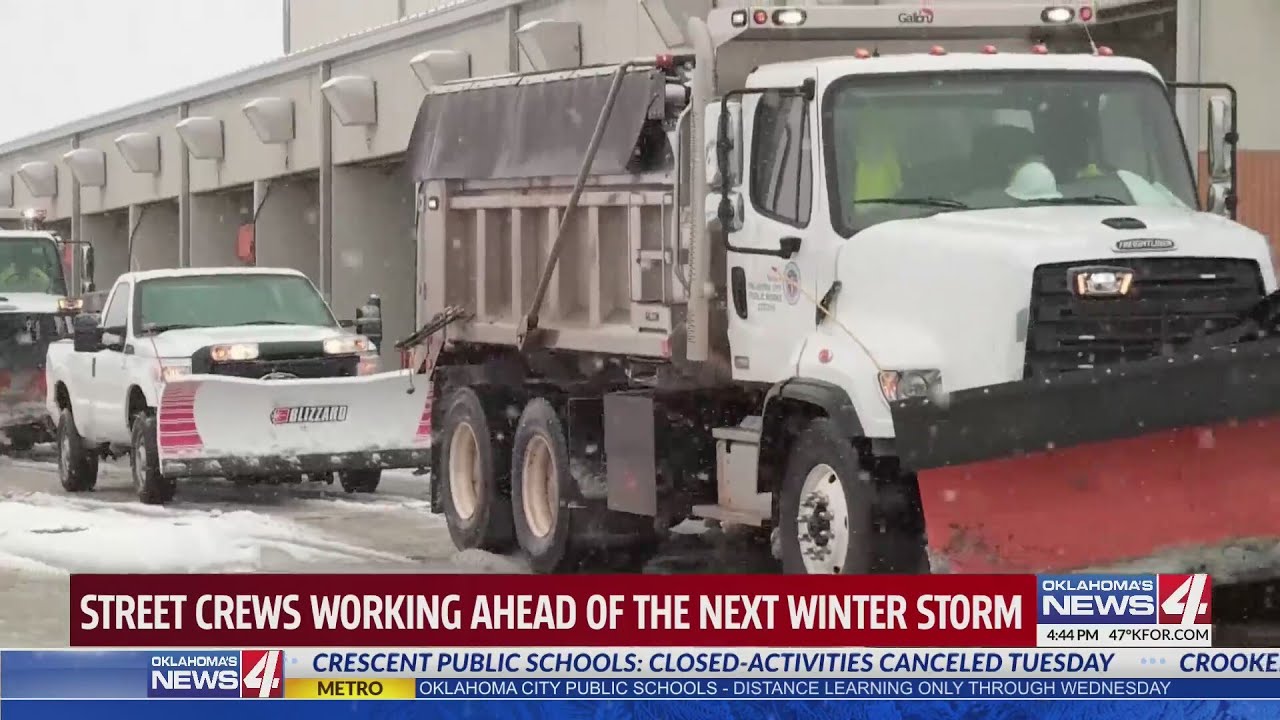 Street crews working ahead of the next winter storm - YouTube