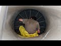 Scary Process of Inspecting Air Intake of US F-16’s Monstrously Powerful Engine