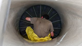 Scary Process of Inspecting Air Intake of US F-16’s Monstrously Powerful Engine