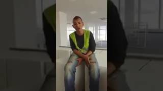 Kabe İmamlarının Sesinin Birebir Taklit Eden Genç İşçi