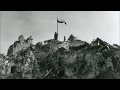 Czerwone maki na Monte Cassino - YouTube