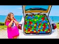 A lot of balls in the car! - funny and useful stories for kids