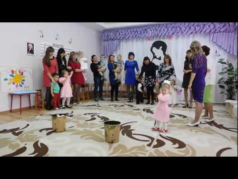 фото с развлечения для мам дошкольников с ангелом. воспитательница на утреннике в детском саду. мамы в саду видео. танец с мамой в детском саду. танец с мамочкой красавицей рядышком идем.