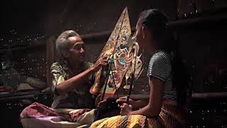 Gönül Anda Bir Kızıl Goncaya Benzer Dudağın