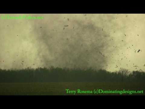 Tornado near Bowling Green, MO. April 19, 2011