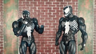 Medicom MAFEX Venom VS Knock off MAFEX Venom Marvel Comics Amazing Spider-Man Action Figure Review
