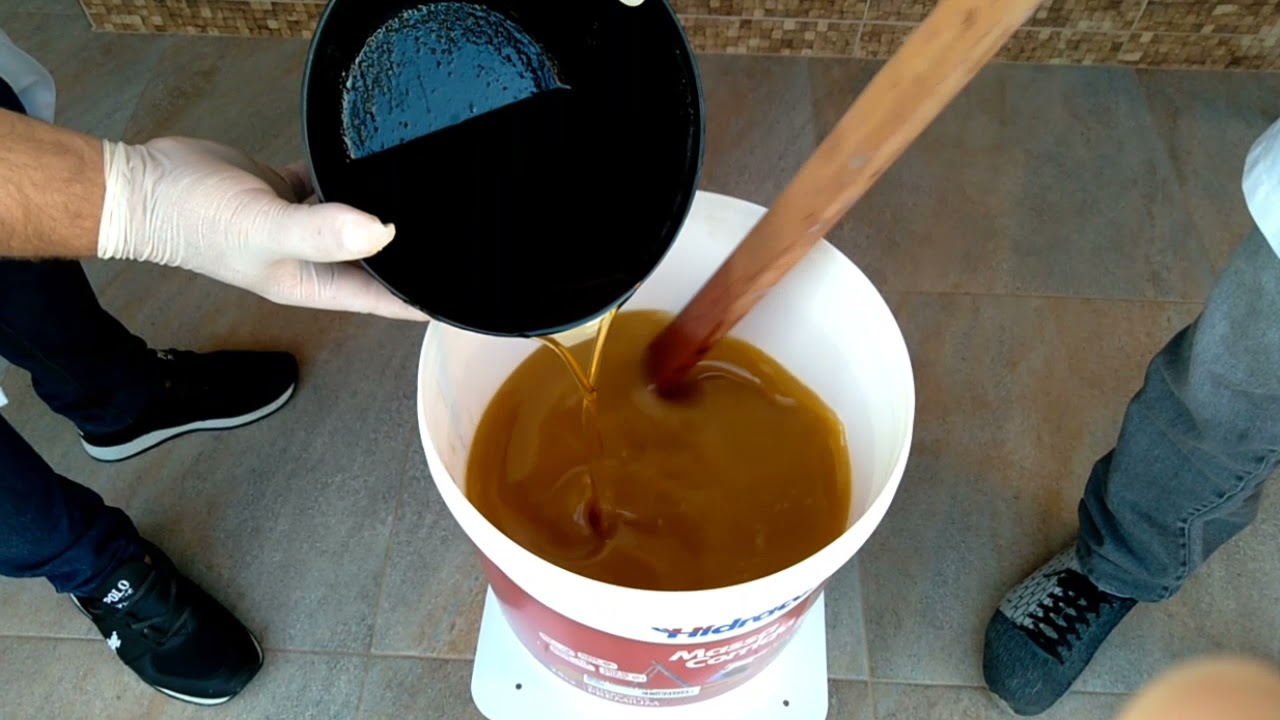 Fabricação de sabão ecológico a partir do óleo de cozinha usado.