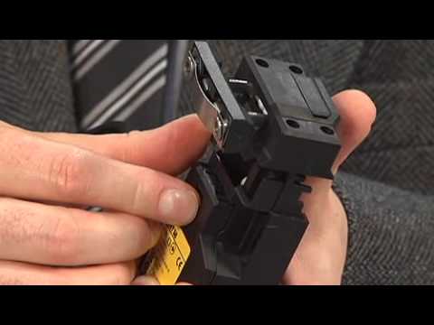 Video: Apa itu sakelar interlock kopling?