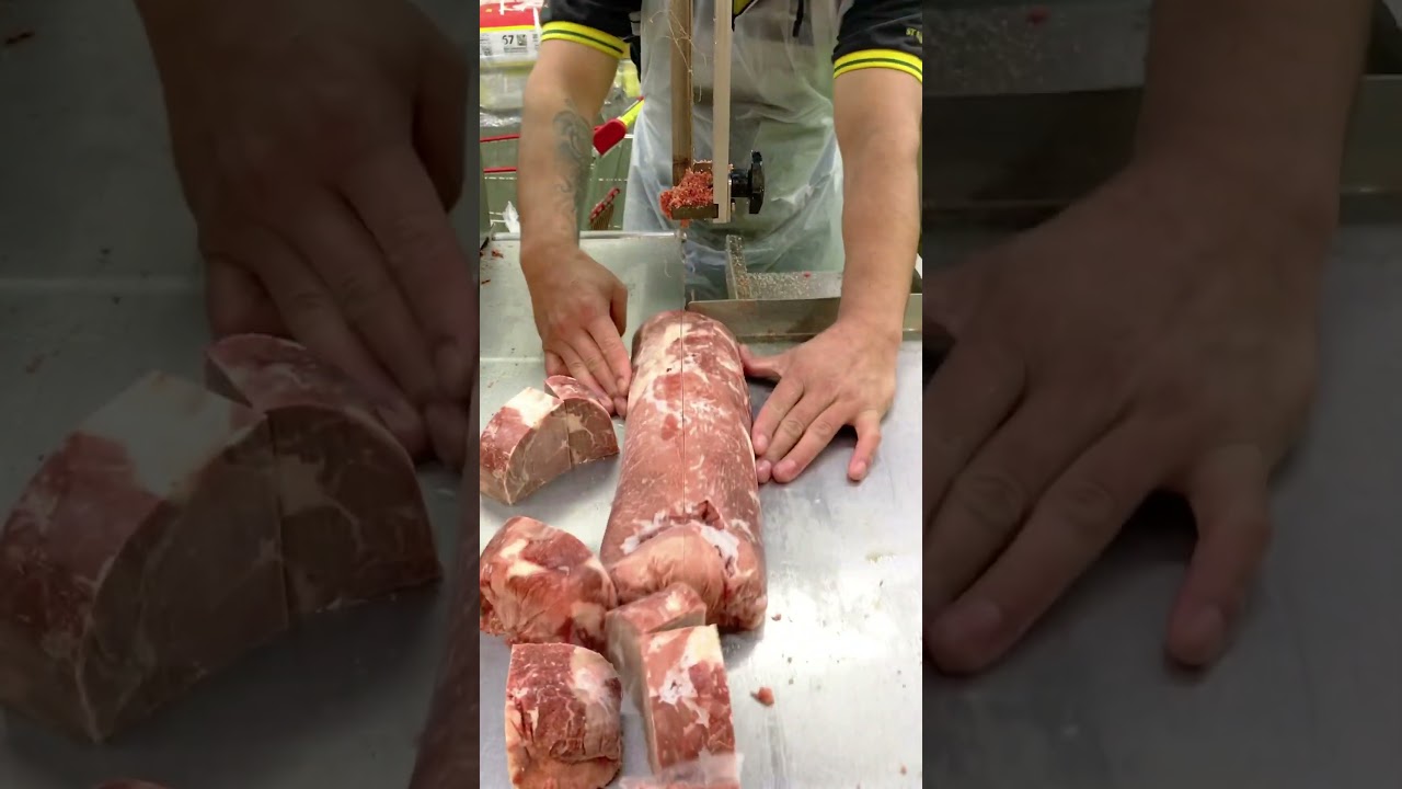 Boneless beef meat cutting small cubes||