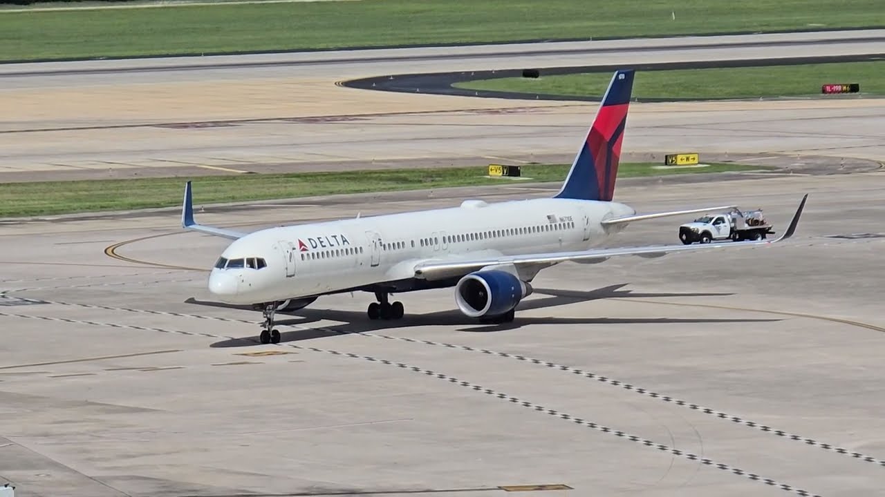 Beautiful Weather to Catch Some Airplane Action in Tampa!