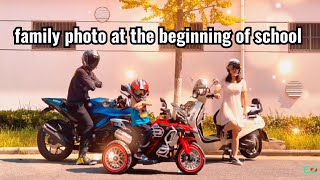 Kindergarten teacher requests to take a family photo at the beginning of school