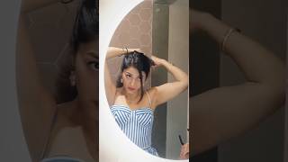 Viral Girl Showing Armpits