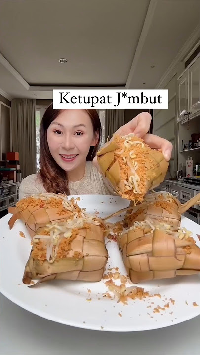 Ketupat Jembut … aku gak ngarang yah , memang ini namanya 😄 …. Aneh aneh aja 😂
