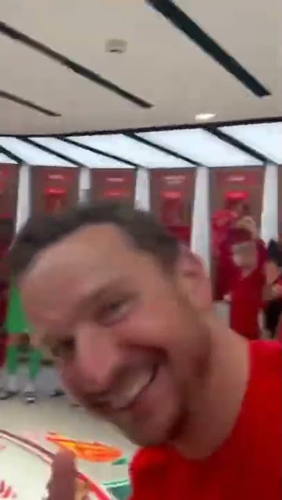 Perayaan Kemenangan di ruang ganti Liverpool Juara FA Cup 2022