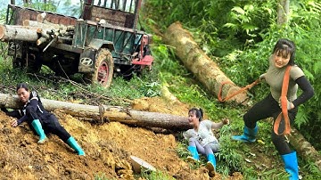 Agricultural vehicles.2 girls transporting wood have difficulty lifting large logs#wood #truck