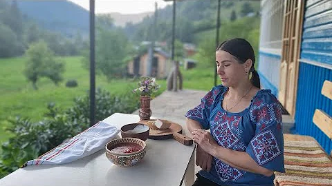 AMAZING WOMAN LIVES ALONE IN THE MOUNTAINS! COOKIN...