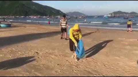 English Bootcamp- Hành động đẹp tại bãi biển Đại Lãnh