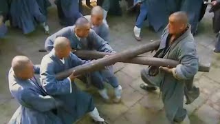 Kung Fu movie! The drunken monk, hiding his skills, easily defeats 100 Shaolin monks together.