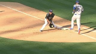 LAD@SD: Padres turn two to keep the game tied