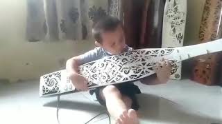 Viral!!! Anak kecil orang dayak jago main alat musik Sape' #Dayak #Kalimantan