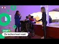 Kinderen helpen mensen met een handicap