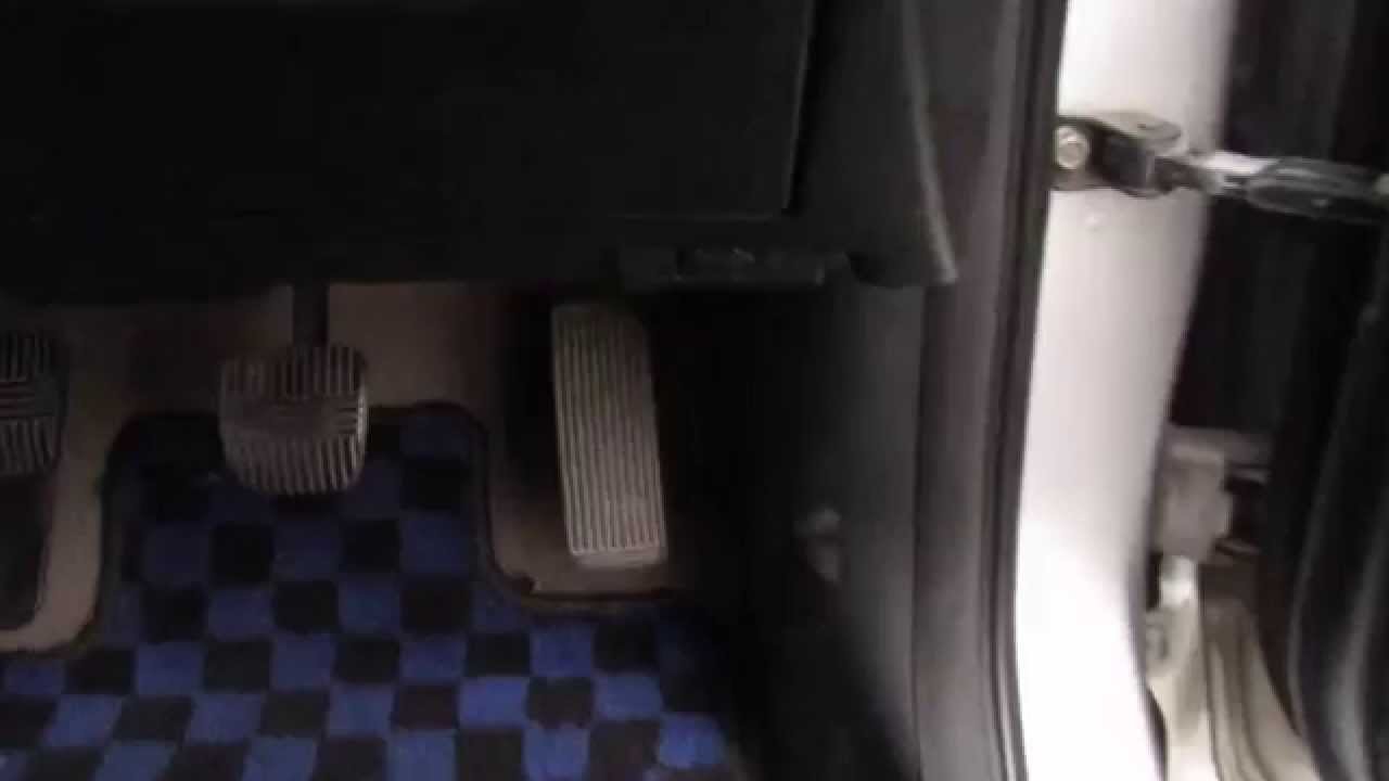 C35ローレル ボンネットの開け方 - YouTube