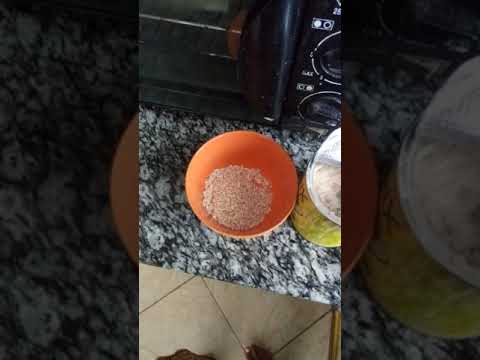 Video: Jinsi Ya Kutengeneza Kuki Za Oatmeal Kwenye Microwave