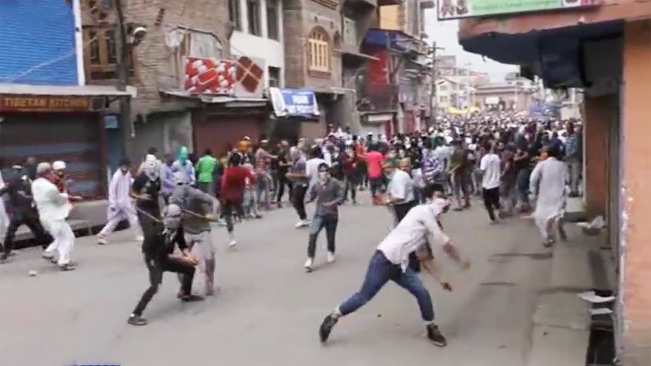 Indian and Pakistani troops exchange fire at line of control