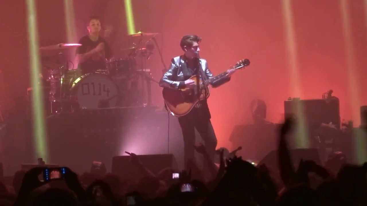 Arctic Monkeys - Piledriver Waltz live @ Zenith de Paris 2013 (Second night)