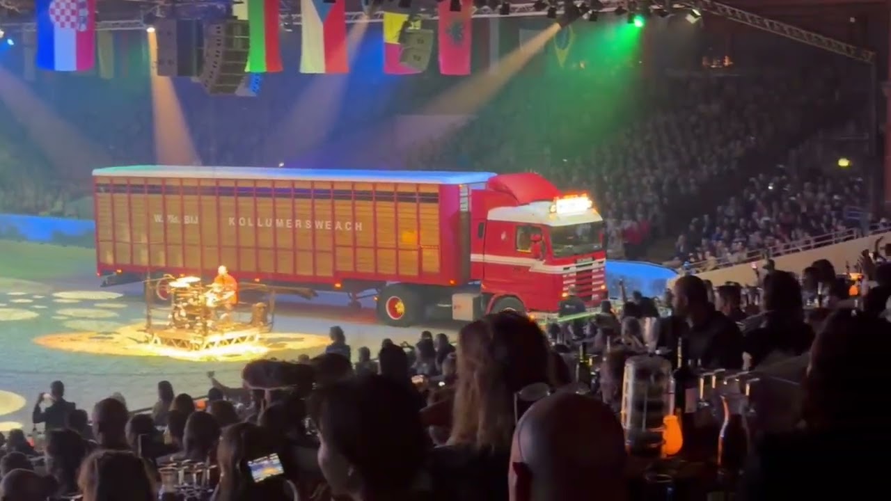 Show with 6 in hand out a truck! - 'T Hynder Fan Harich - Stal Okkema