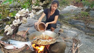 Fish curry With Mushroom so delicious food for dinner, Survival cooking in forest