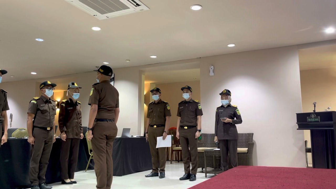 Praktik Pelaksanaan Apel Pagi Kelompok 8  Latsar Kejaksaan Tinggi Aceh