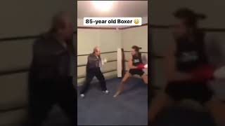 86 Year Old Man Knocks Out Pro Boxer