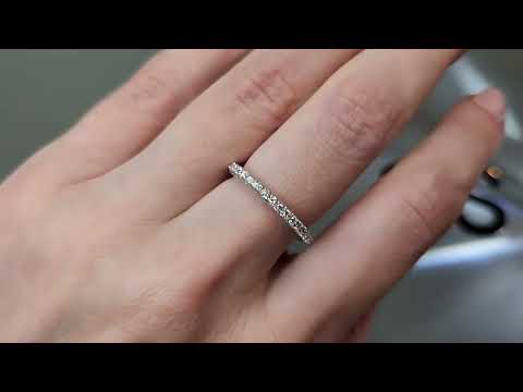 Ring with diamonds in 18K white gold Video  № 2