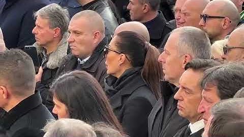 Ceca roni suze na sahrani dragog prijatelja Dragana Markovića Palme