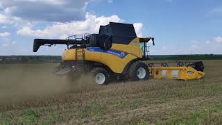 :  New Holland CR 9.80