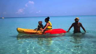 GOSANDO EN VARADERO familia cubana en barca, en un mar increible.