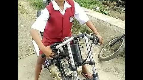 Anak kecil naik motor drag