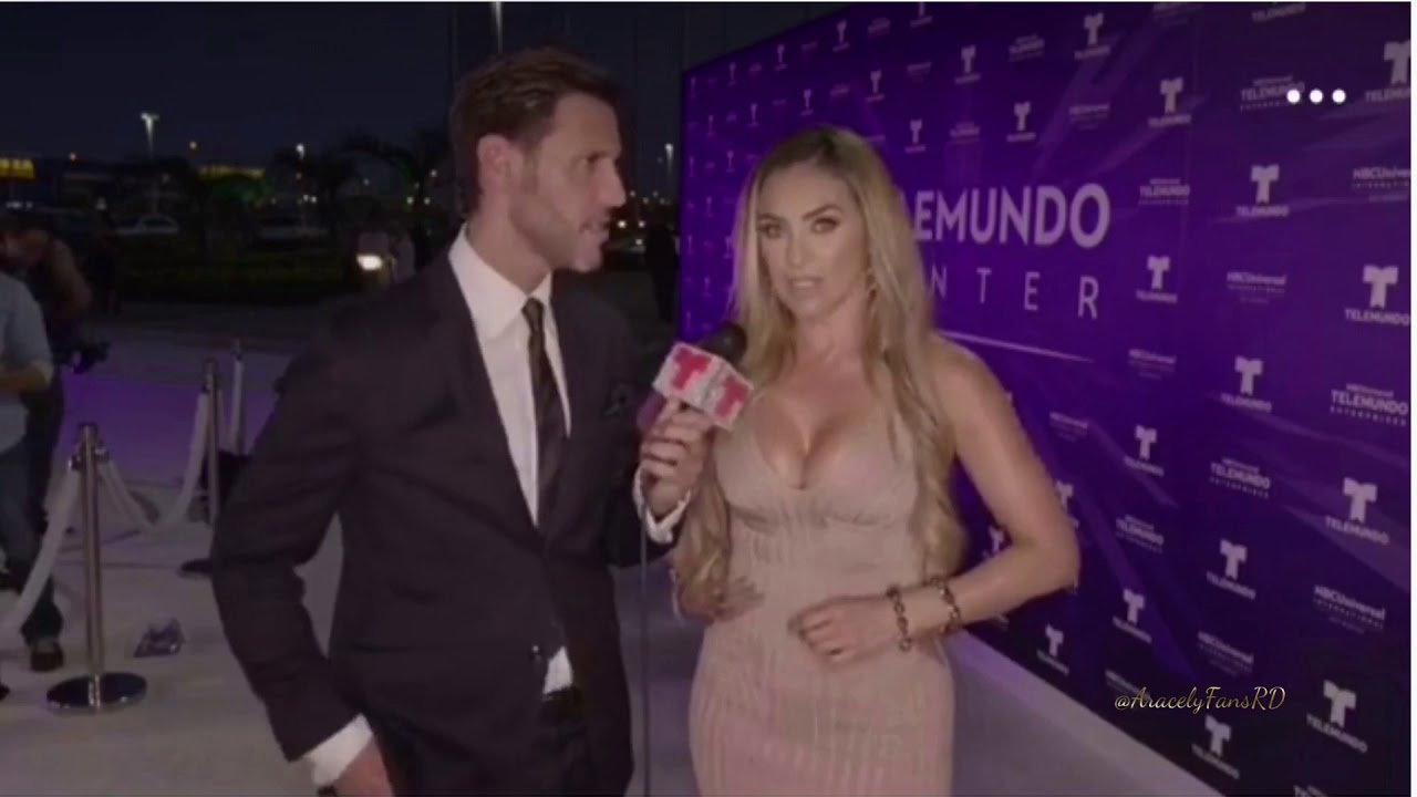 Aracely Arámbula junto a Quique Úsales en la Alfombra Blanca de Telemundo Center FBLive