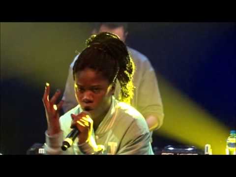 Youtube: Coely – Different Waters / No Way, Melkweg 15-04-2017