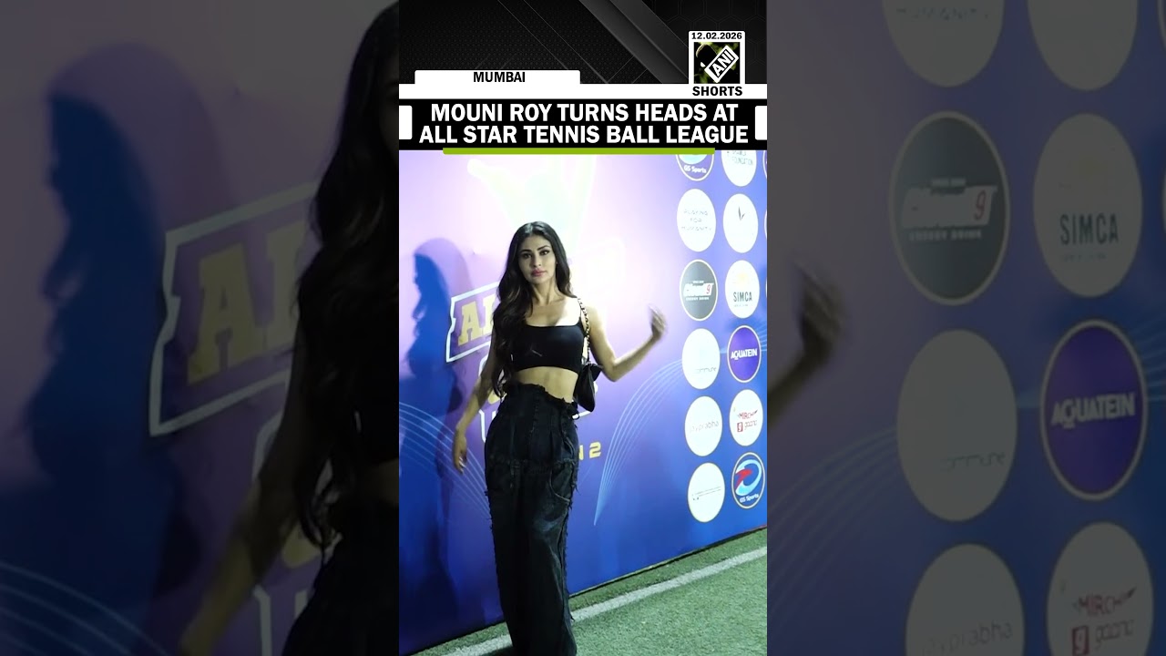 Муни Рой произвела фурор в черном наряде на турнире All Star Tennis Ball League в Мумбаи.