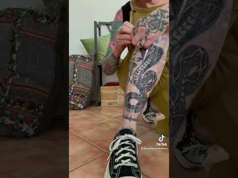 Video: Dovrei usare tegaderm sul mio tatuaggio?