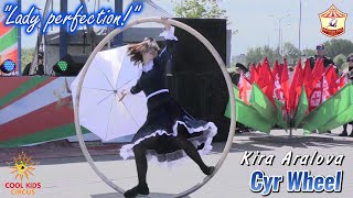 Выступление на улице Минска, Аралова Кира – юная акробатка на колесе (Cyr Wheel).