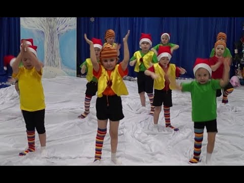 жили на опушке гномики в избушке танец. мы веселые малышки текст песни. хлоп хлоп тра та та пляшут гномики. веселые гномы. изображения гномов.