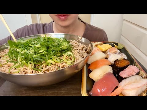 【ASMR，咀嚼音】Cold Buckwheat Noodle and Sushi！冷たい蕎麦とお寿司！