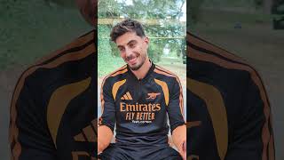 HOW WELL DO OUR GUNNERS KNOW EACH OTHER? 🤔
Arsenal players take on the guess the player challenge.
#Shorts #Arsenal #Football #Soccer
Subscribe to the Official Arsenal YouTube Channel: https://arsn.al/youtube
Follow us on Facebook: https://arsn.al/facebook
Follow us on Twitter: https://arsn.al/twitter
Follow us on Instagram: https://arsn.al/instagram
Follow us on TikTok: https://arsn.al/tiktok
This is the Official YouTube channel for Arsenal Football Club.
For more match action, highlights and training videos, make sure you become a digital member and sign up to Arsenal Player. Its FREE and is the Home of the Game: https://arsn.al/arsenalplayer
Arsenal Football Club were formed in 1886 and amassed 14 League titles, 14 FA Cups. Some of their greatest players include: Thierry Henry, Dennis Bergkamp, Tony Adams, Ian Wright, Robert Pires, Liam Brady, Patrick Vieira, Cliff Bastin and Charlie George. HOW WELL DO OUR GUNNERS KNOW EACH OTHER? 🤔