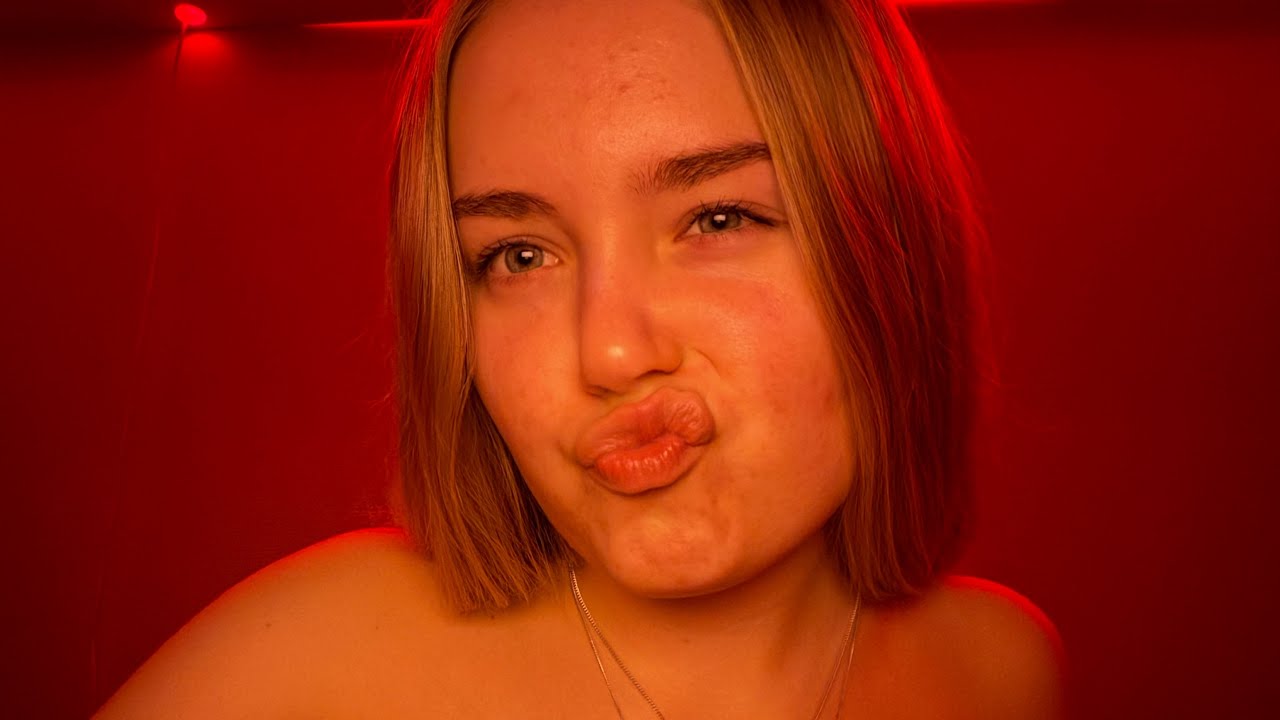 ASMR käsiliikkeitä ja kirjan selailua